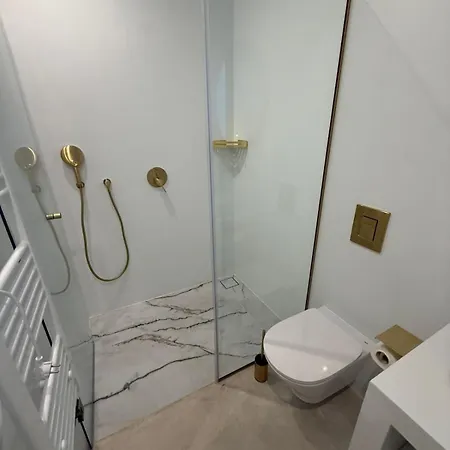 Rea's Luxury Appartamento Gialova