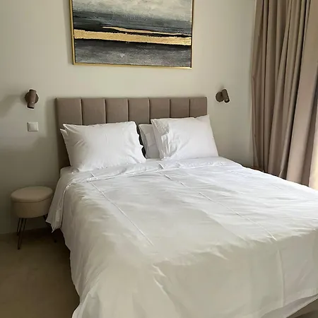 Rea's Luxury Gialova
